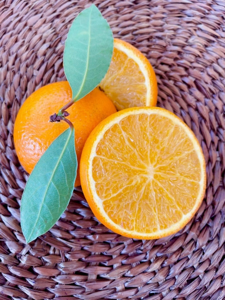 picture of fresh oranges